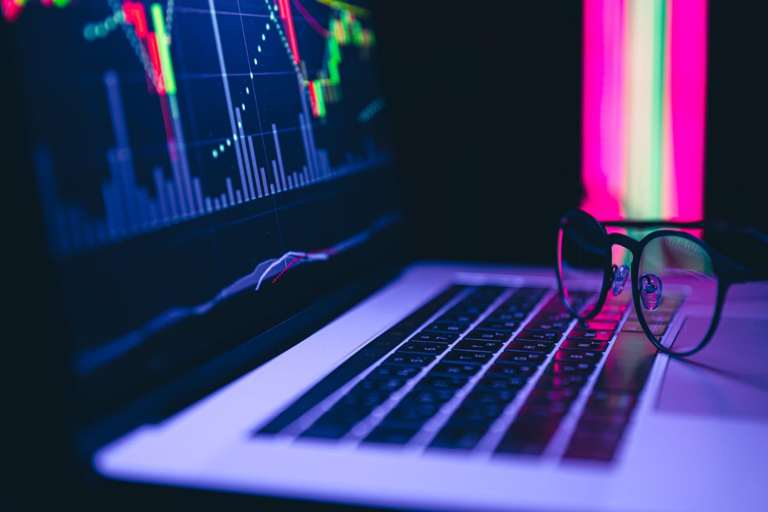 Terminal de trading con gráficos de velas japonesas